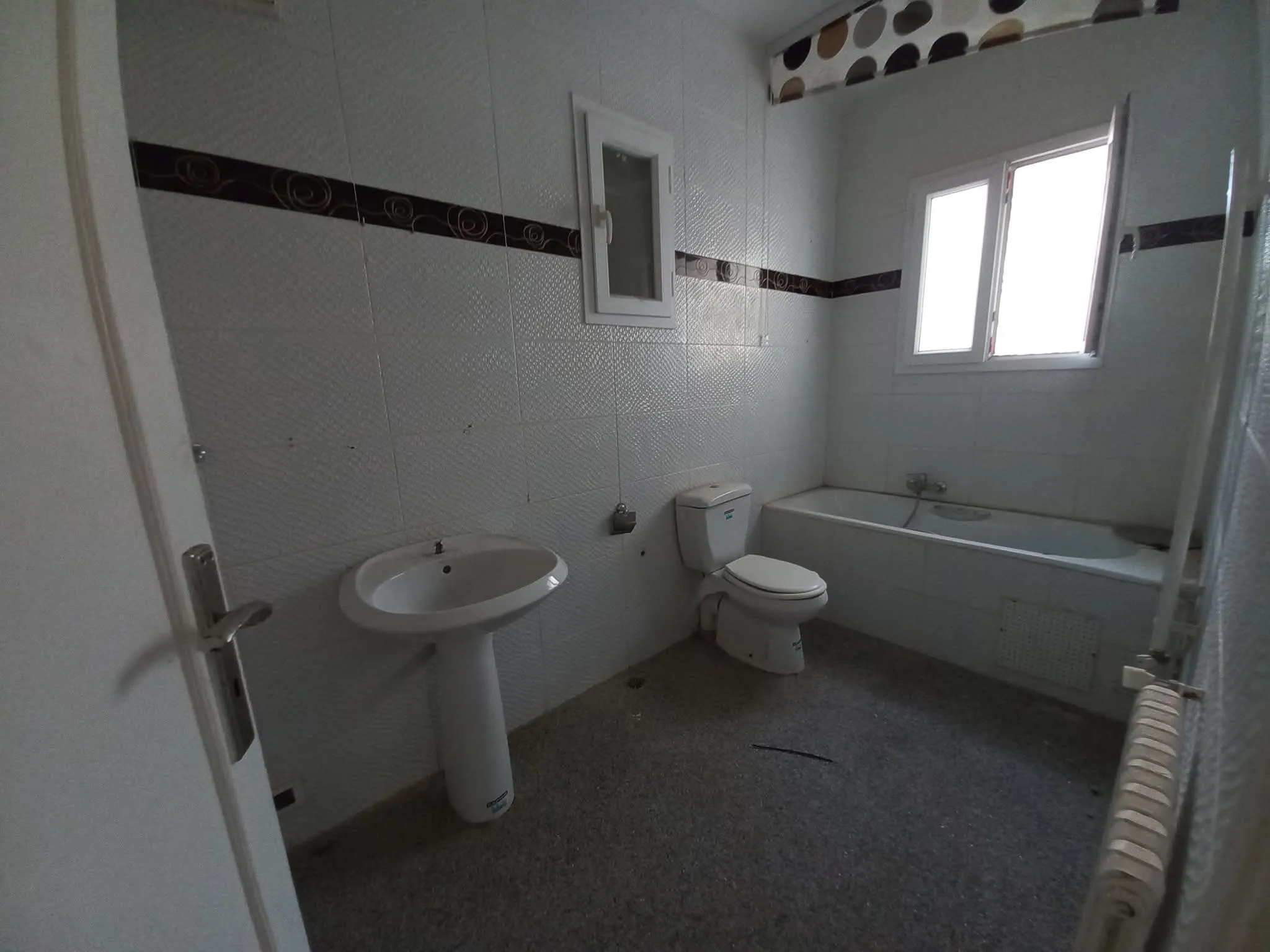 🏡Villa Avec Piscine Pieds Dans L'eau En Vente | Chott Mariem