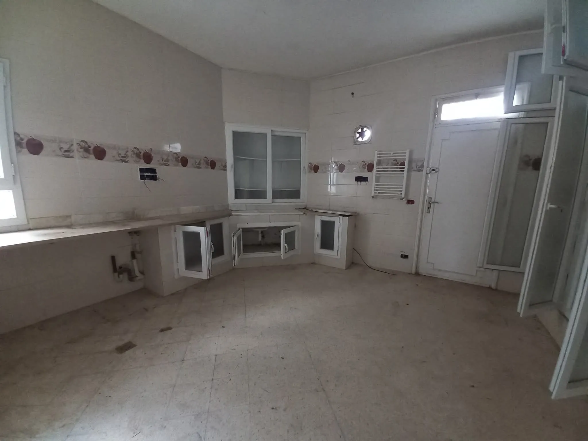 🏡Villa Avec Piscine Pieds Dans L'eau En Vente | Chott Mariem