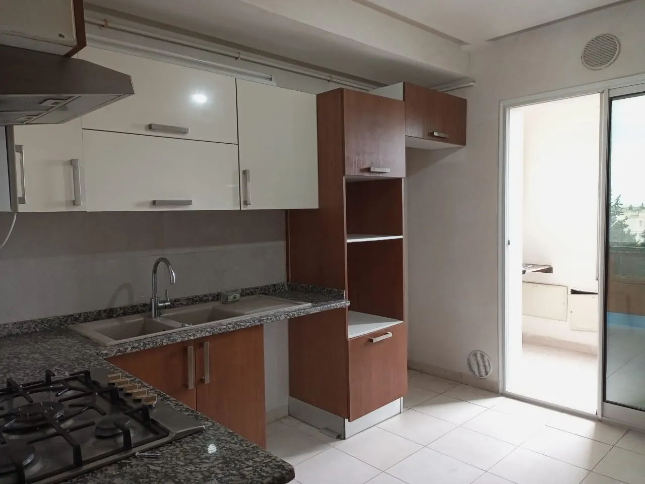 Appartement S+3 A Louer La Soukra