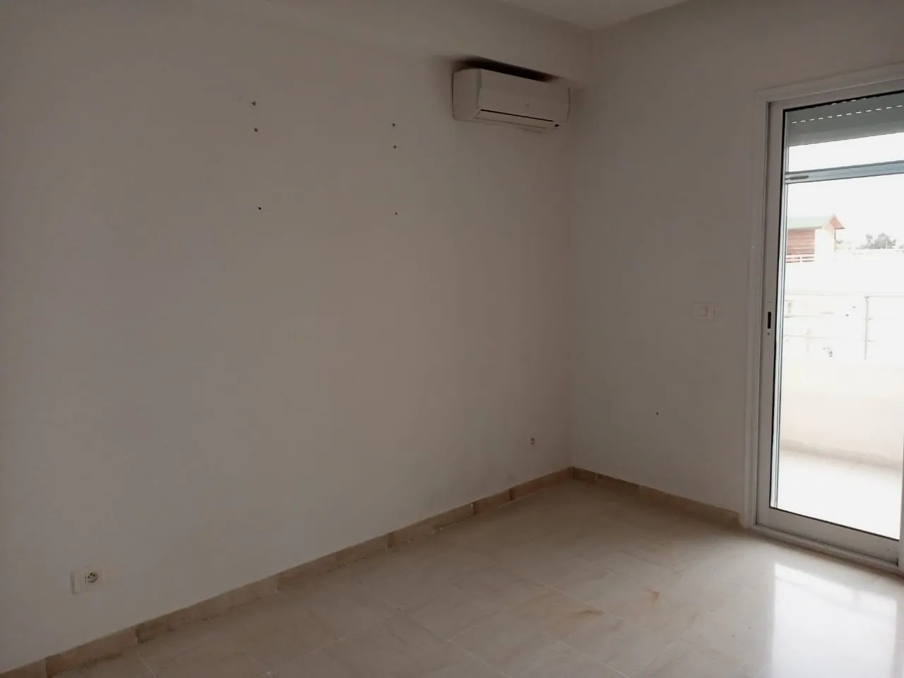 Appartement S+3 A Louer La Soukra