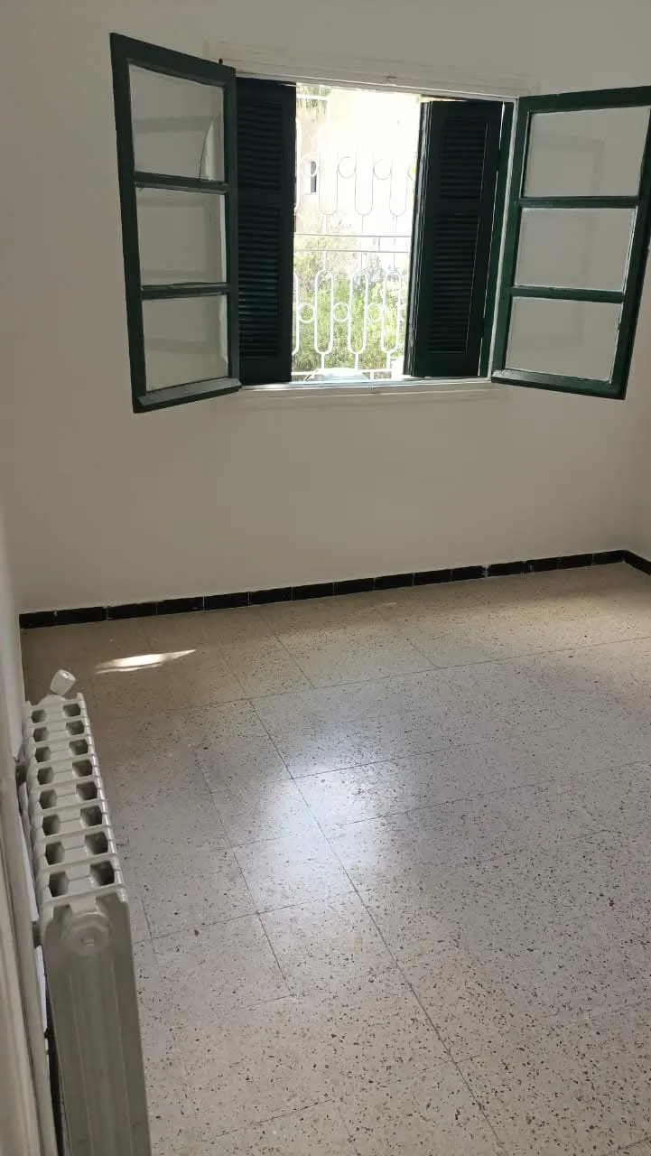 un spacieux appartement s+3 au rdc a vendre entre Omrane Supérieur Et Manar 1