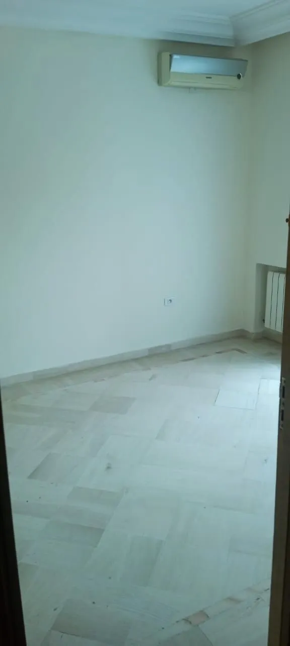 S+2 cité Ennasr 1200 dt / mois