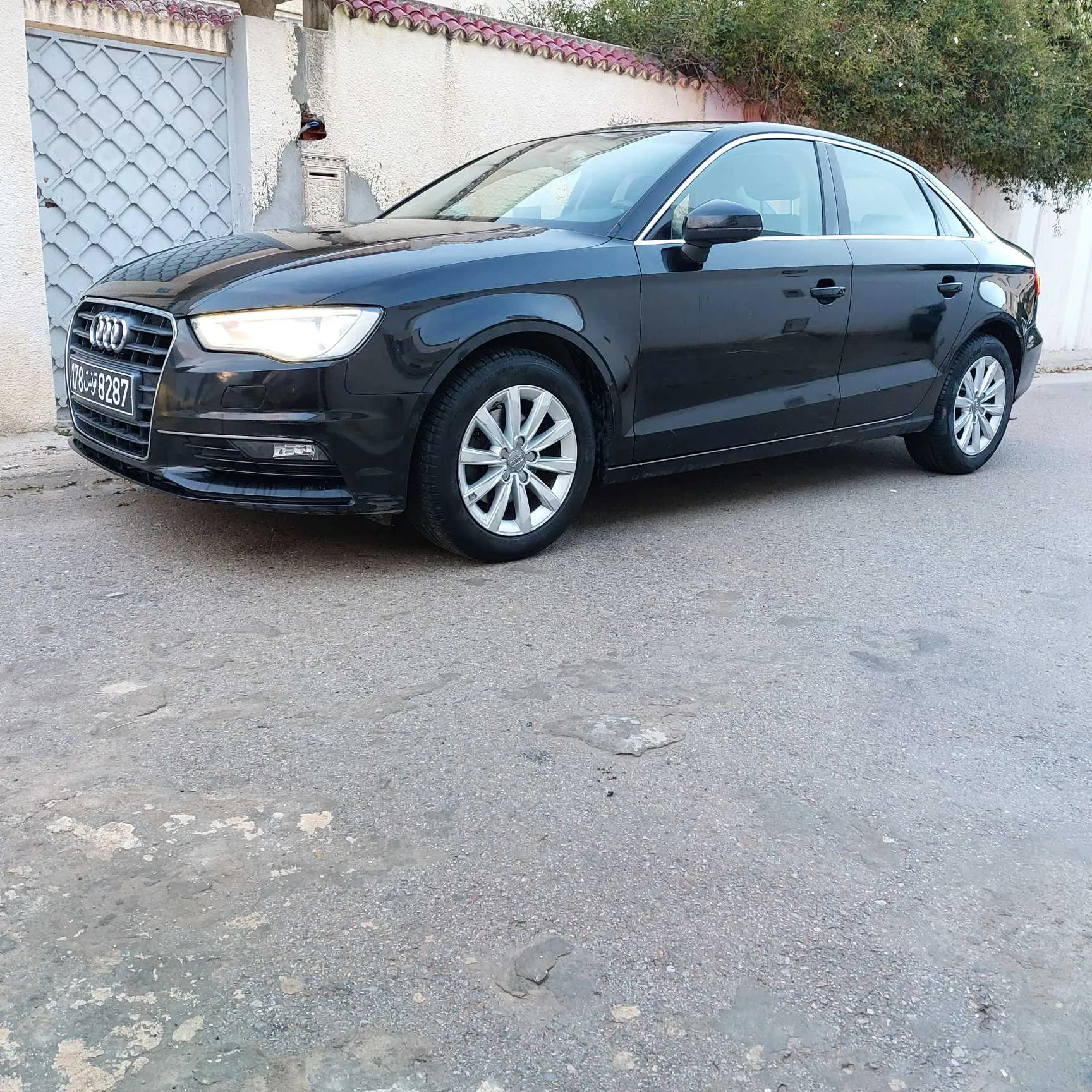 Audi A3 en bonne état BVM 1.2 5 CV moteur Golf 7