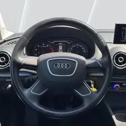 Audi A3 en bonne état BVM 1.2 5 CV moteur Golf 7