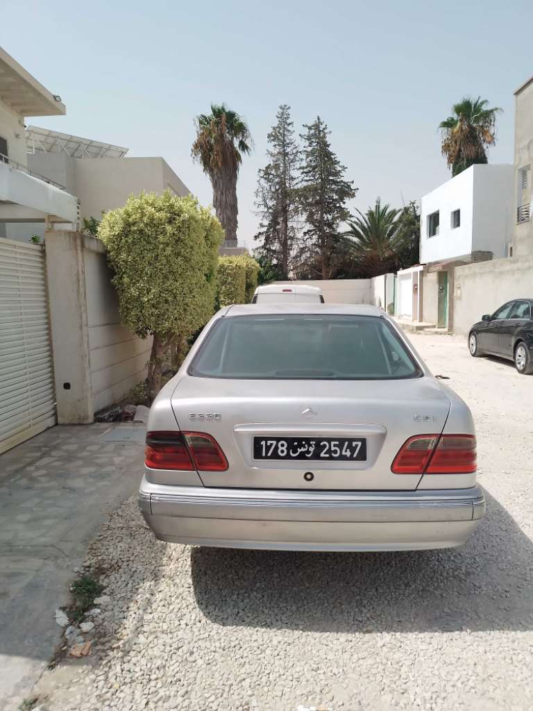 Mercedes E220