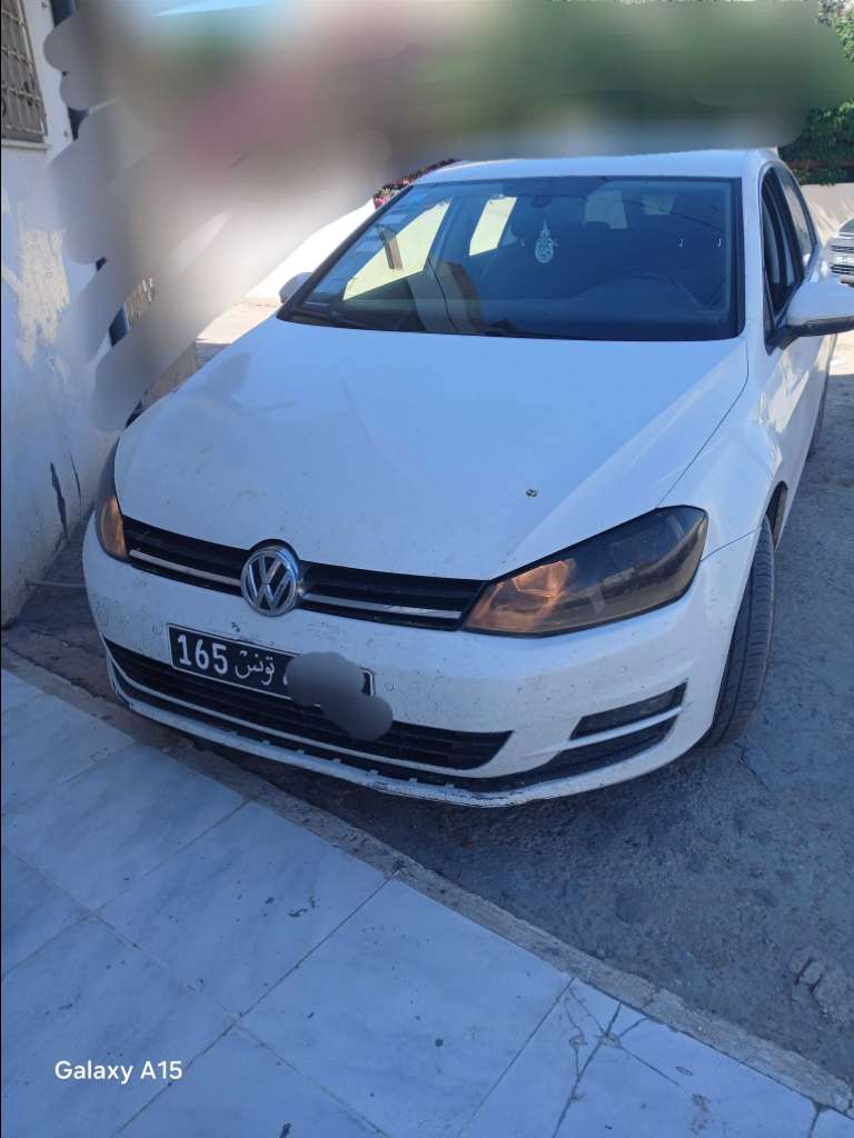 A vendre GOLF 7 essence année 2013 boîte auto voiture en très bonne état
