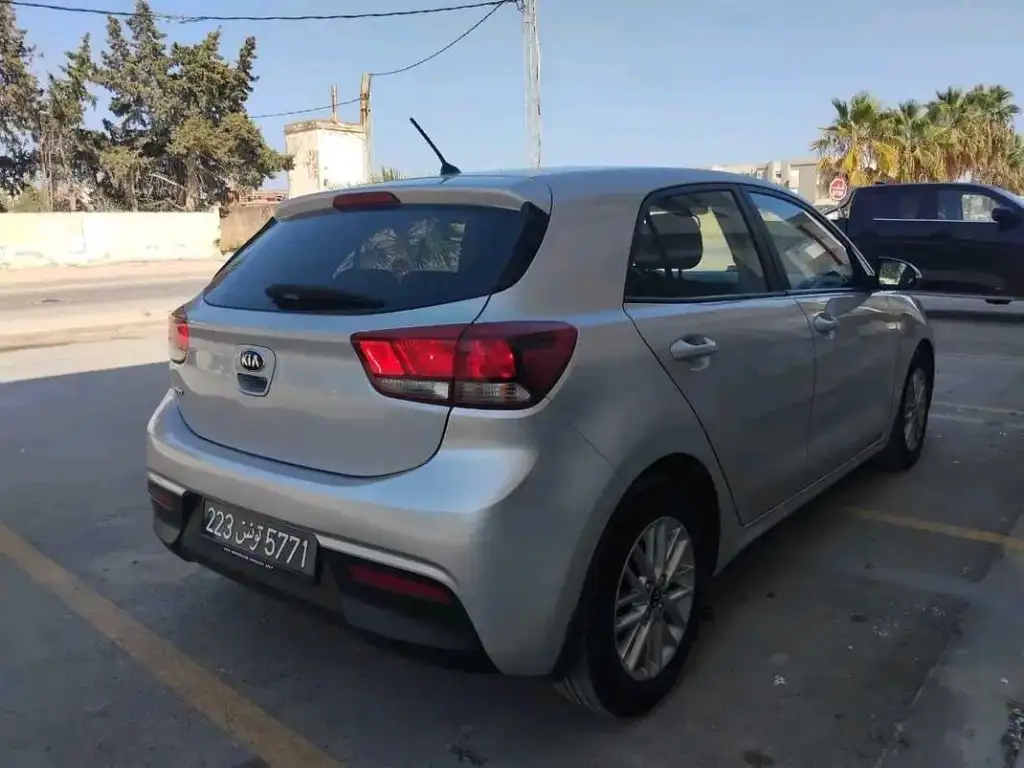 KIA RIO COUPÉ PREMIÈRE MAIN EN EXCELLENT ÉTAT