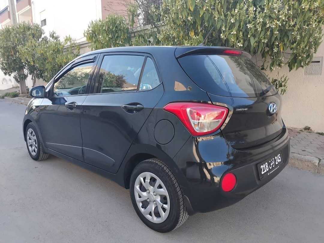 HYANDAI GRAND I 10 PREMIÈRE MAIN EN EXCELLENT ÉTAT