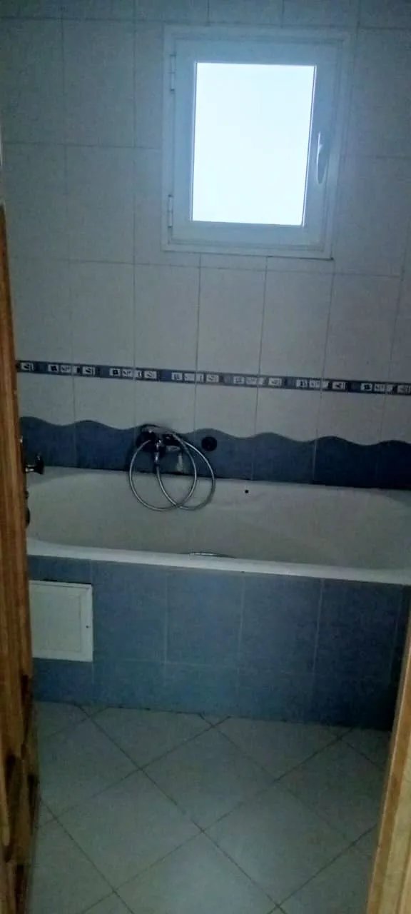 S+2 cité Ennasr 1200 d / mois 