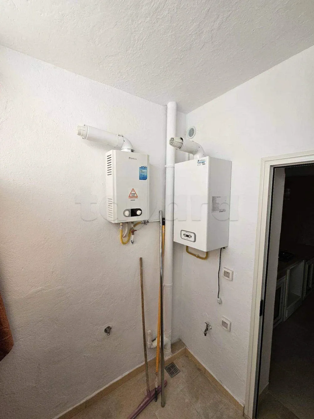 un appartement s+3 rénové au 3éme étage(sans ascenseur) a louer a cité hadika prés de kiosque ola