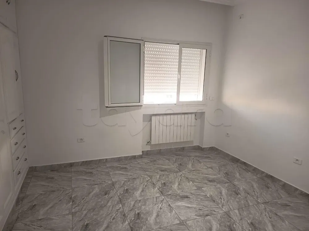 un étage d'une villa s+3 au 2éme étage a louer situé a jardin d'el manzah 2 