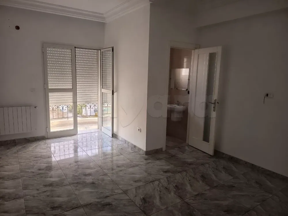 un étage d'une villa s+3 au 2éme étage a louer situé a jardin d'el manzah 2 
