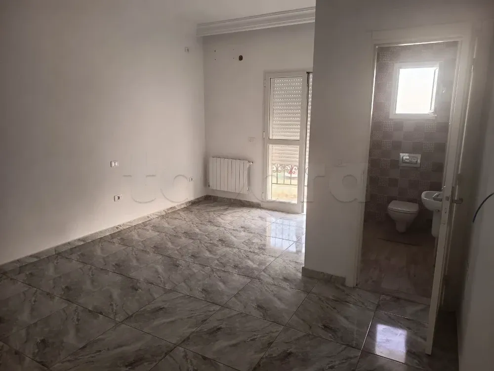 un étage d'une villa s+3 au 2éme étage a louer situé a jardin d'el manzah 2 
