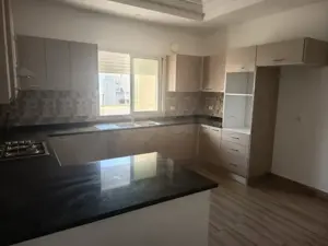 un étage d'une villa s+3 au 2éme étage a louer situé a jardin d'el manzah 2 