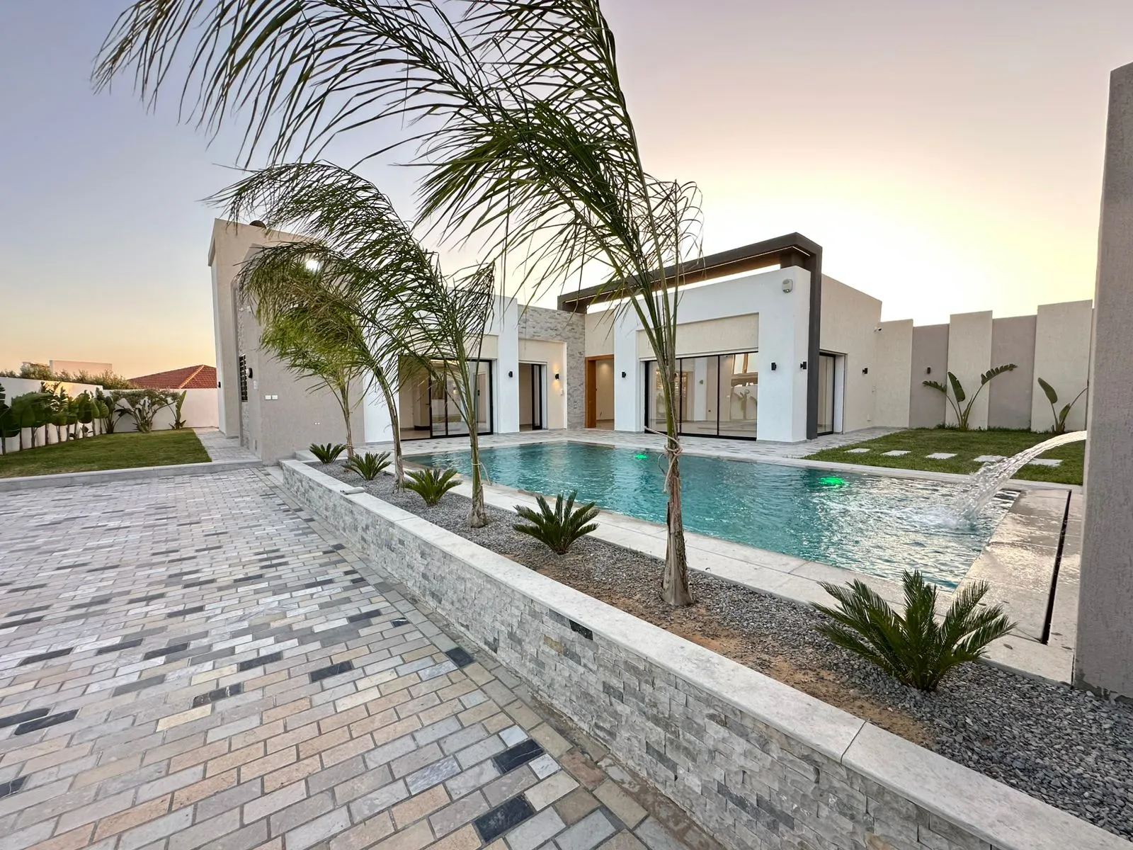 deux belles villas de plain pied nouvellement construites 