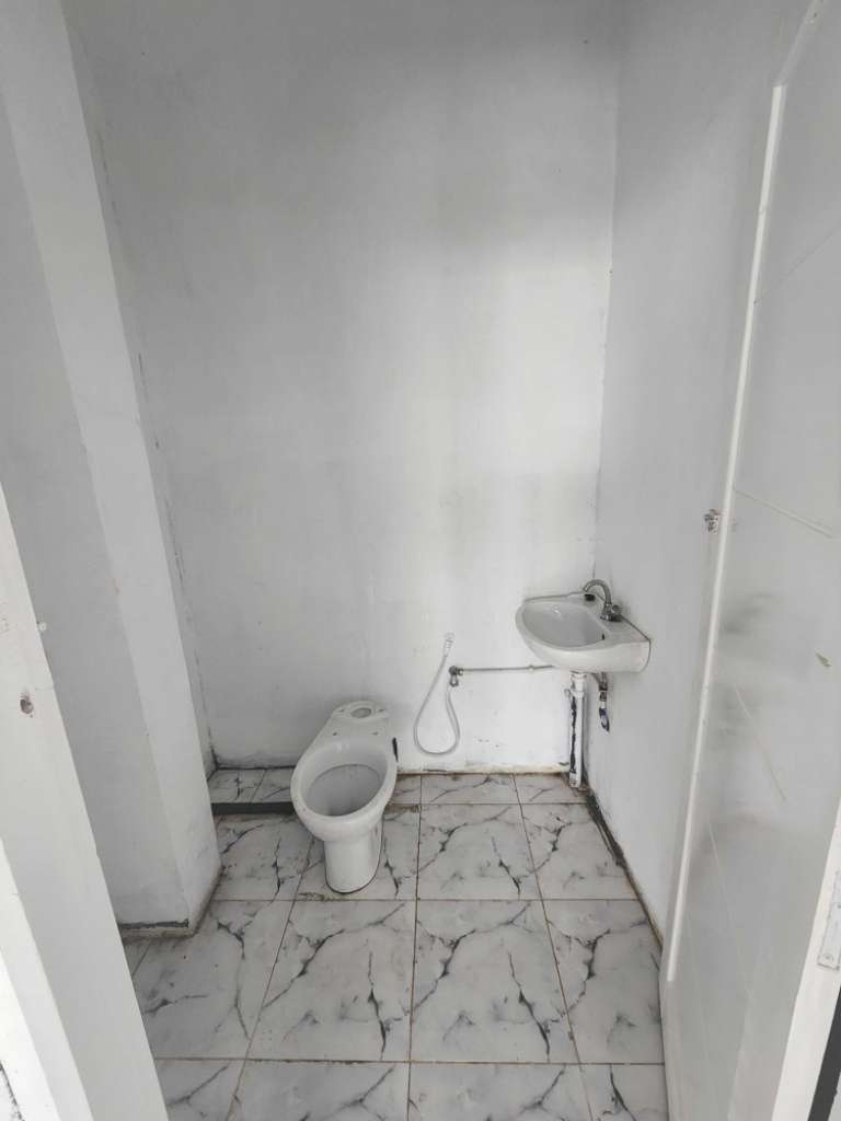 à louer bureaux/locaux commerciaux/showrom ain zaghoun nord 50 522 807. 110m