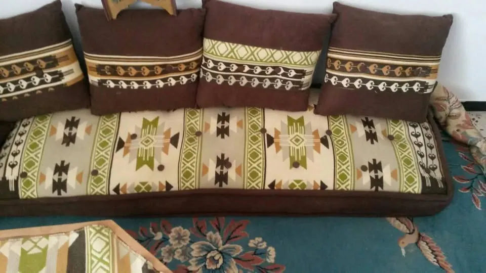 قعدة عربي كاملة كبرة فيها deux coins