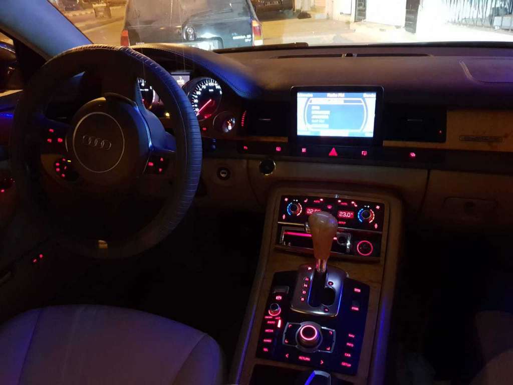 À Vendre : Audi A8 Quattro V8 4.2L – 2006 – Essence