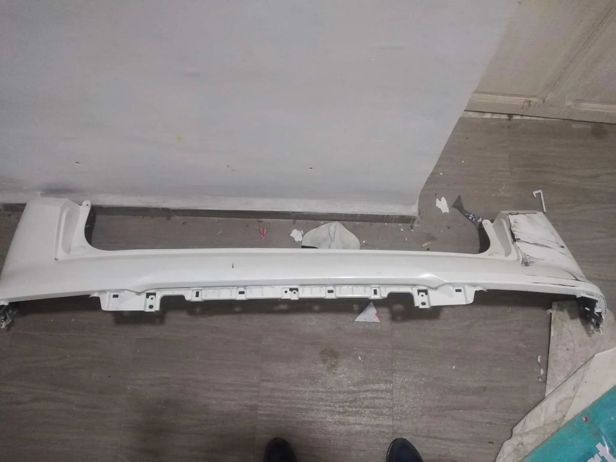 MAHINDRA XUV 300 ( Malle ; Parechoc et sous Parechoc arrière ; Feu anti - brouillard arrière Pièce d'origine 