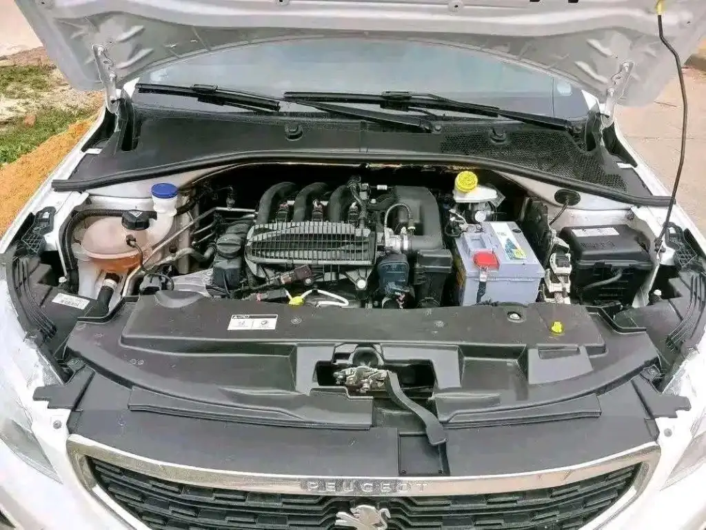 PEUGEOT 301 ACCESS PREMIÈRE MAIN EN EXCELLENT ÉTAT