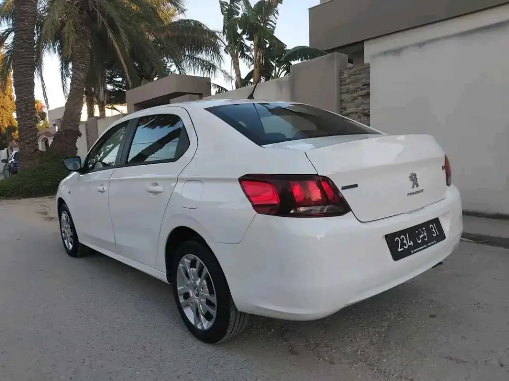 PEUGEOT 301 ACCESS PREMIÈRE MAIN EN EXCELLENT ÉTAT