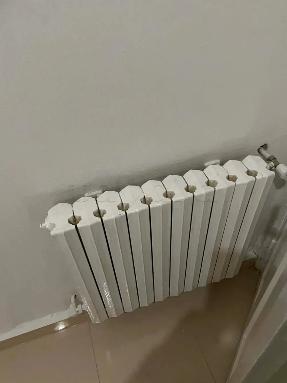 un étage d'une villa s+3 vide au 1er étage a louer a Cité Khadhra prés de Aziza