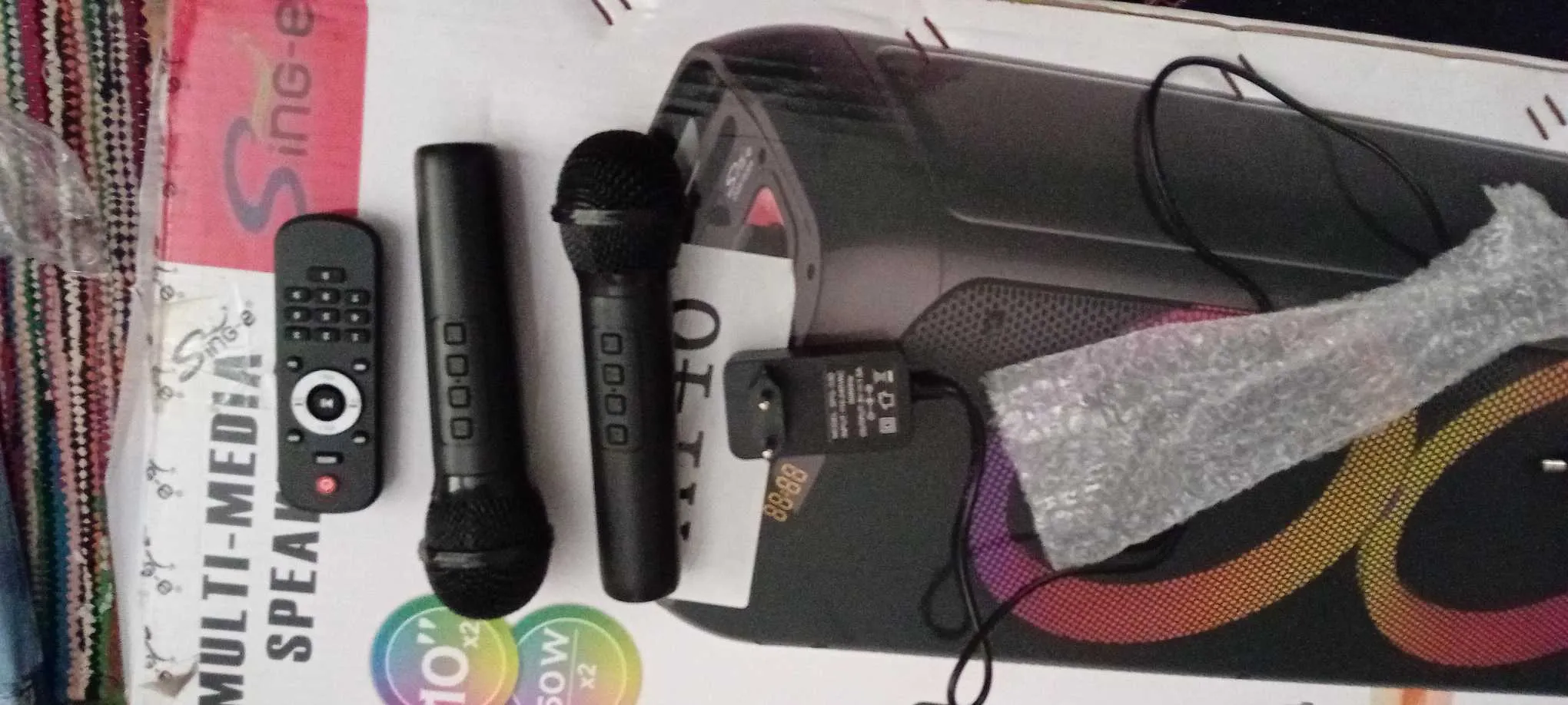 à vendre un haut parleur puissant (Multimedia Speaker) avec jeux de lumière