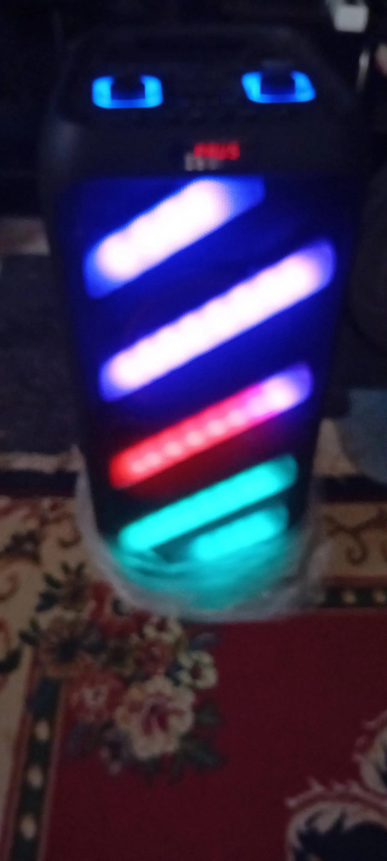 à vendre un haut parleur puissant (Multimedia Speaker) avec jeux de lumière