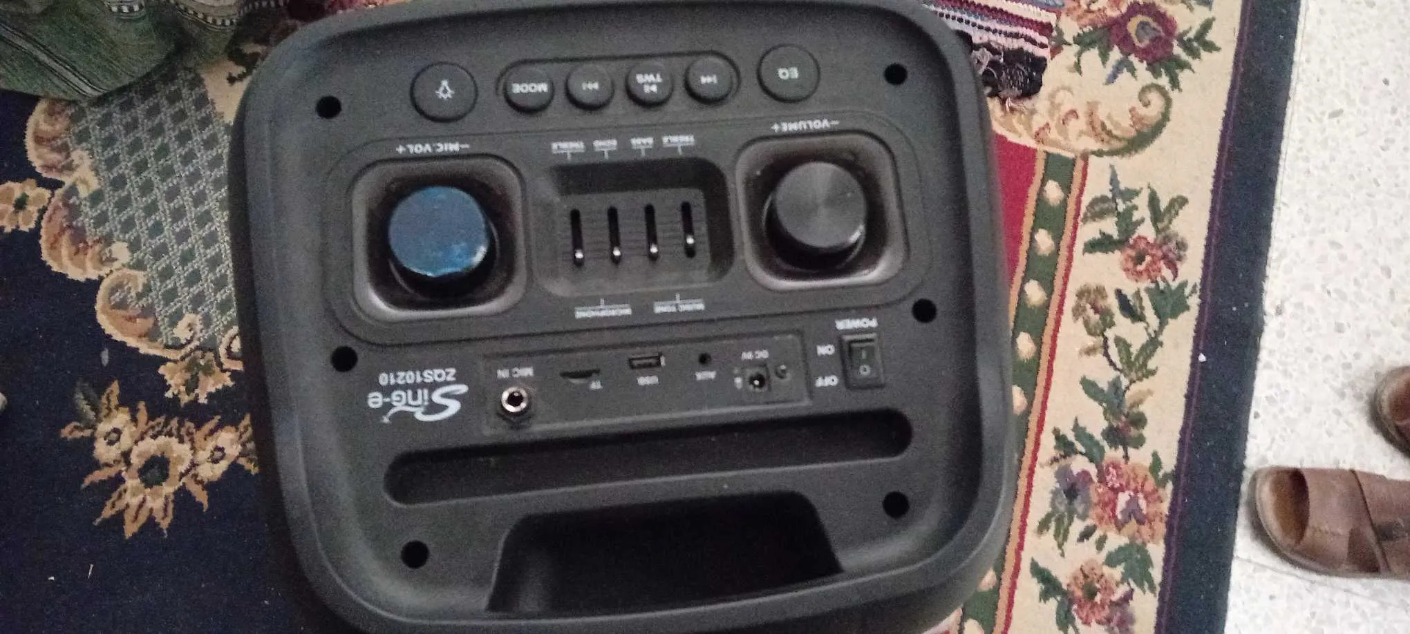 à vendre un haut parleur puissant (Multimedia Speaker) avec jeux de lumière