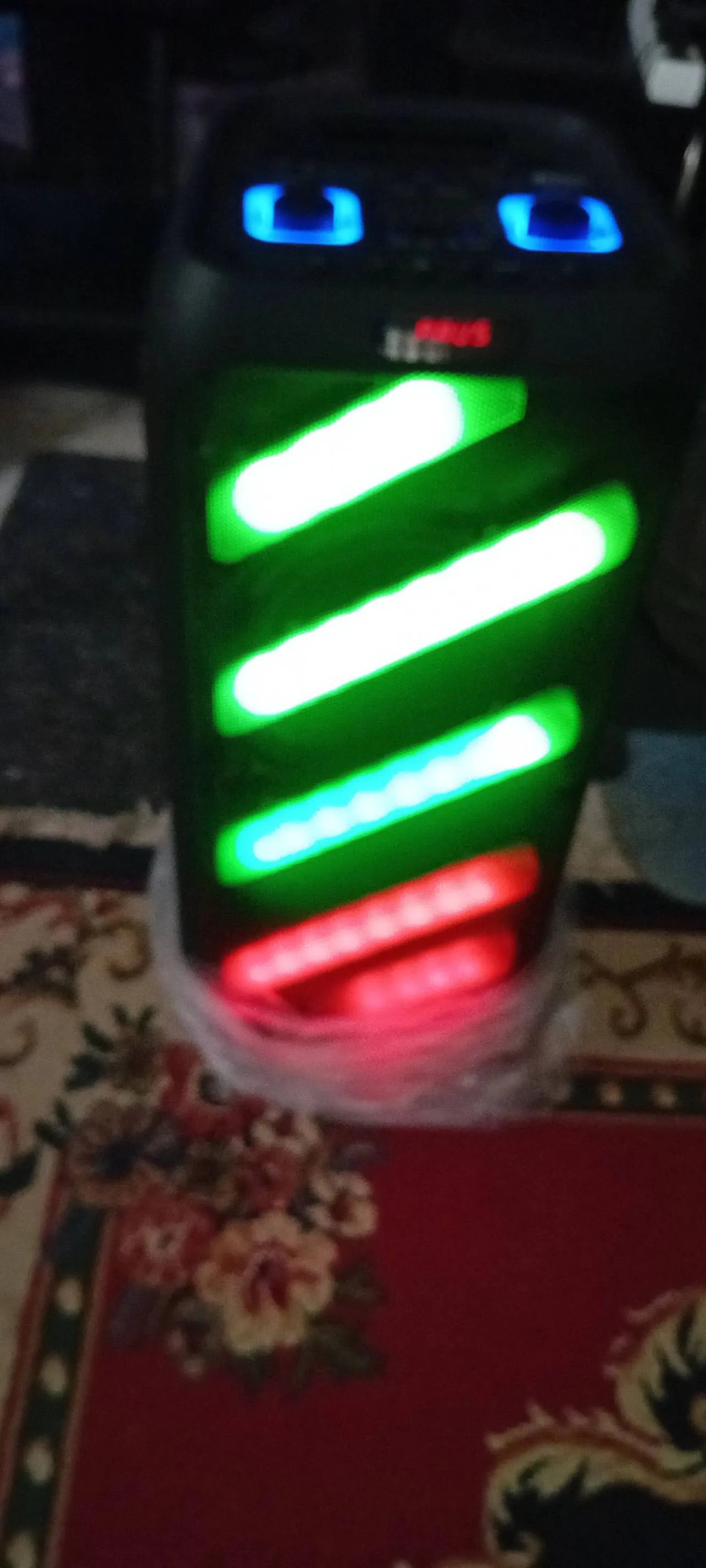 à vendre un haut parleur puissant (Multimedia Speaker) avec jeux de lumière