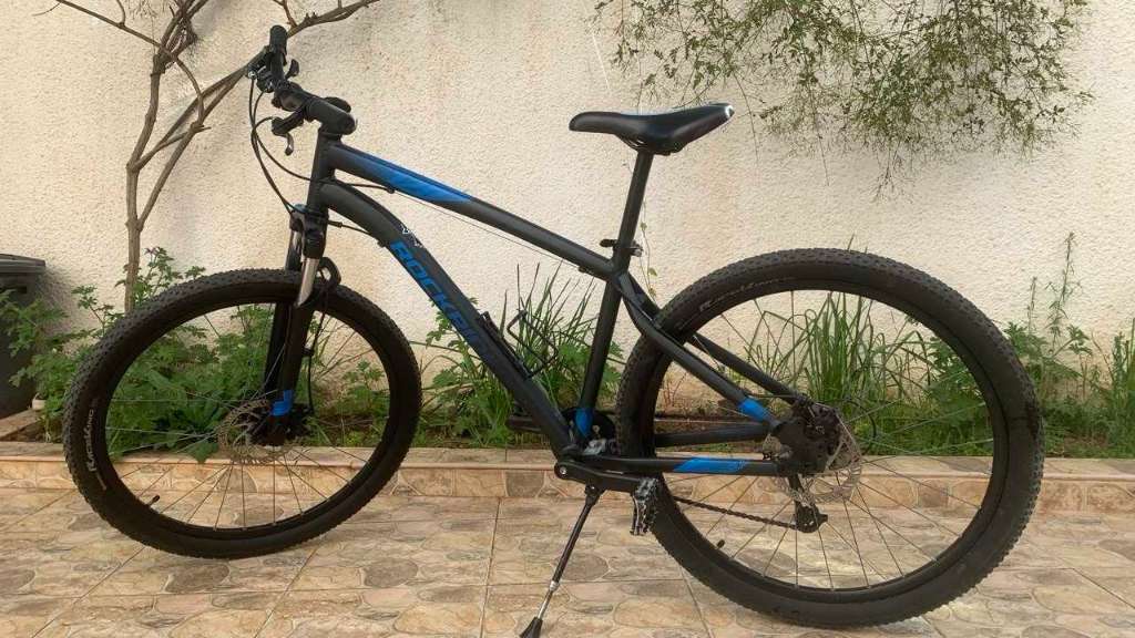 ROCKRIDER

Vélo vtt randonnee st 120 noir bleu 27,5"