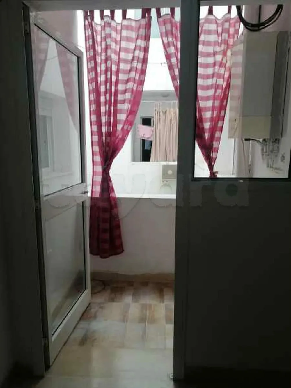 un appartement s+1 au 1er étage a louer situé a Jardin d'El Manzah 2 Prés de Mercure