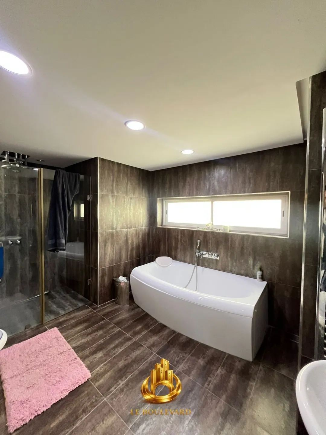 A vendre villa S+5 à Sidi Mahersi , Nabeul