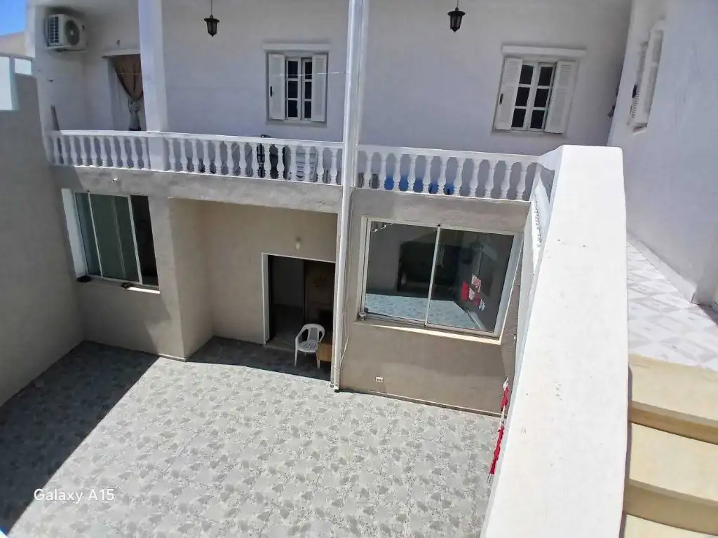 À VENDRE – Maison sur 2 Niveaux – Akouda Centre-Ville 🏡 - photo 2