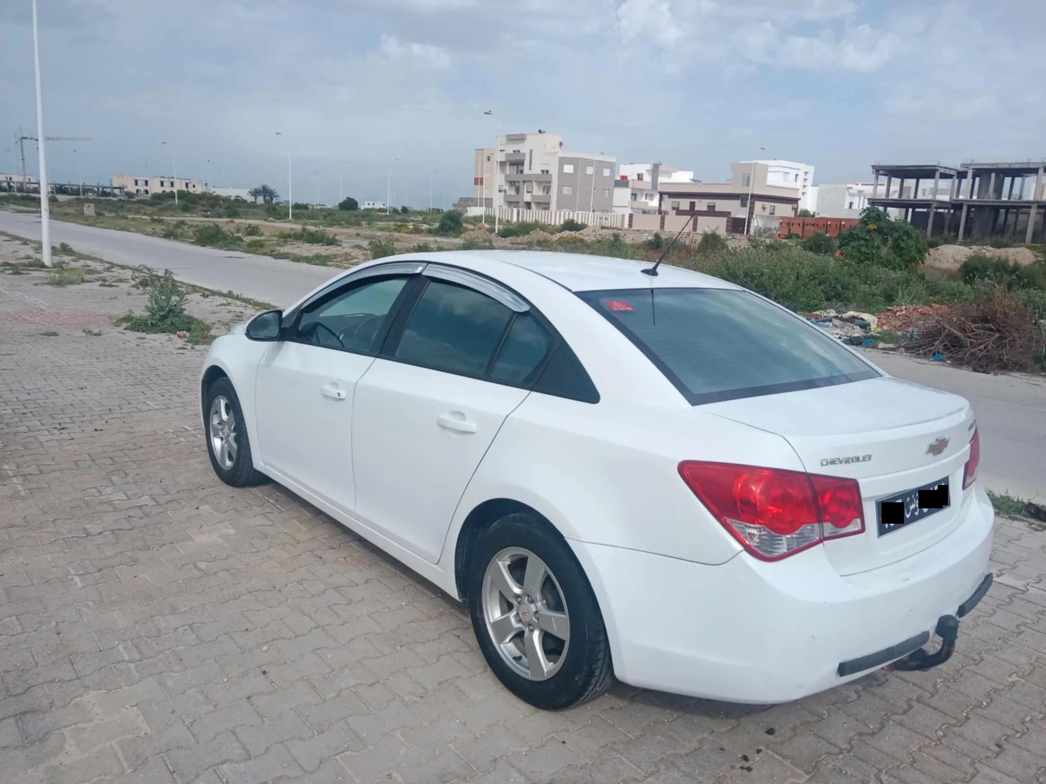 ✅️ Chevrolet Cruze LS Excellent état essence ✅️ Prix 25 négociable ✅️ Tél 29 402 205