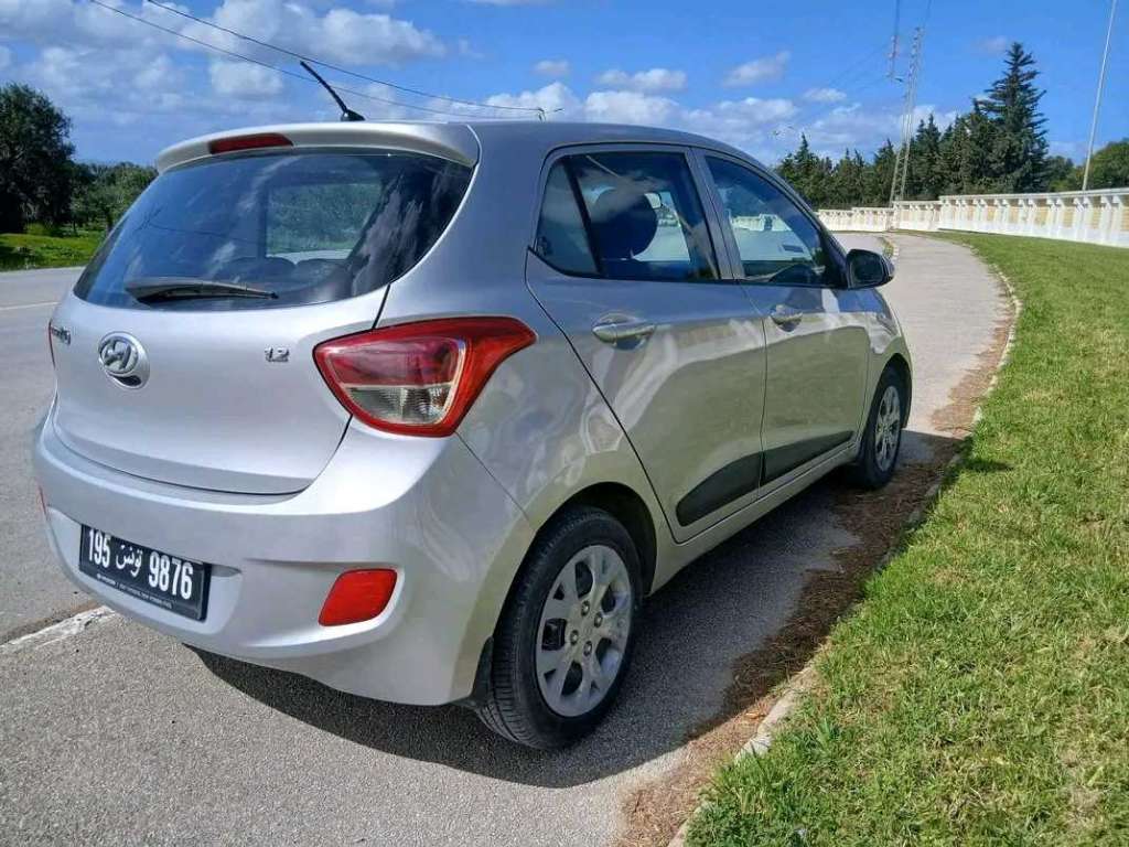 HYANDAI GRAND I 10 PREMIÈRE MAIN EN EXCELLENT ÉTAT