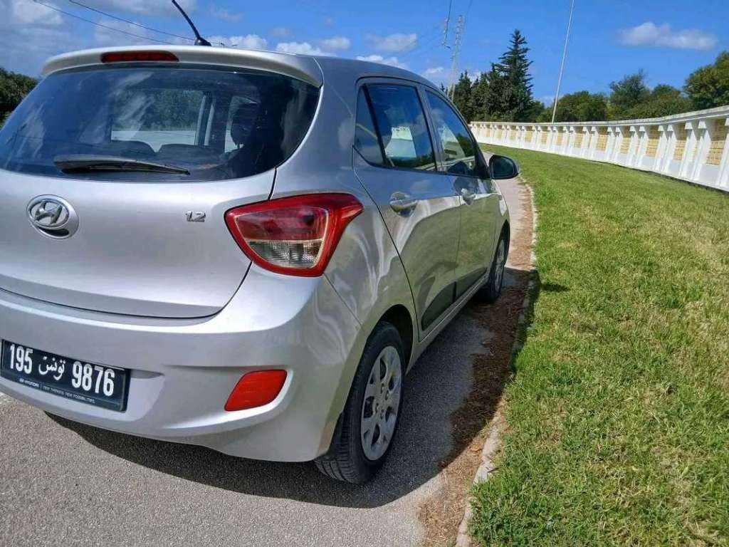 HYANDAI GRAND I 10 PREMIÈRE MAIN EN EXCELLENT ÉTAT