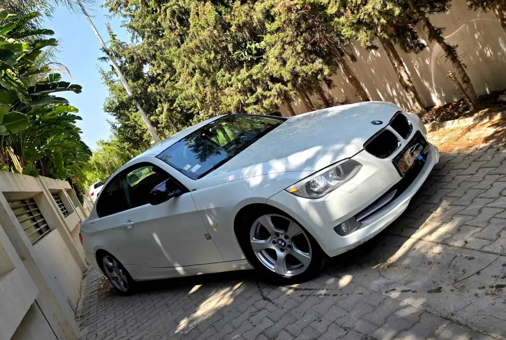 BMW 316 essence 2012 ⛔️  
         ✨️On accepte l'échange des voitures✨️
⁸ 29 13 00 12 / 53100 007