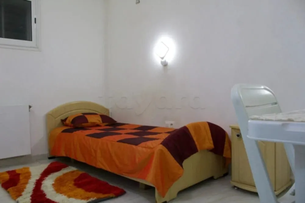 un studio s+1 meublé au rez de jardin a louer a Bardo 2 Prés de Route x