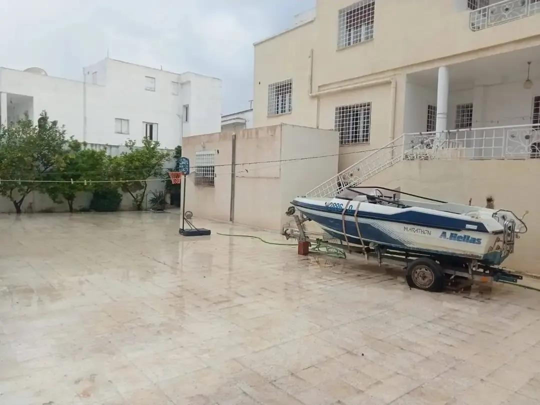 A vendre villa 850m² à cité Zahra Sousse