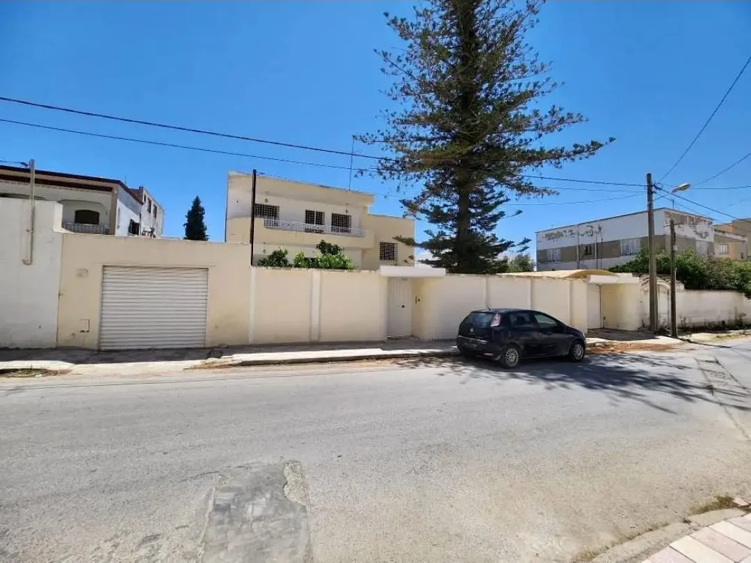 A vendre villa 850m² à cité Zahra Sousse