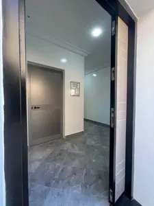 A louer, sur la route principale de la Corniche , un appartement idéal pour usage bureautique