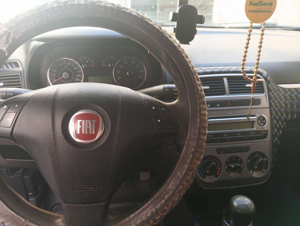 Avendre fiat grande Punto tout options 