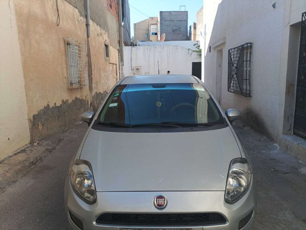 Avendre fiat grande Punto tout options 