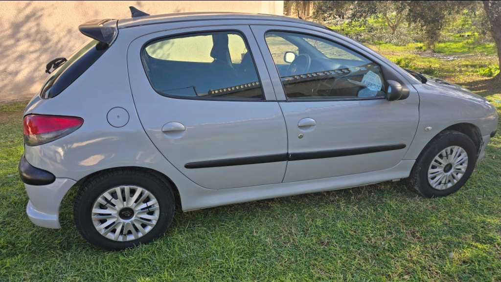 A Vendre Peugeot 206 hdi