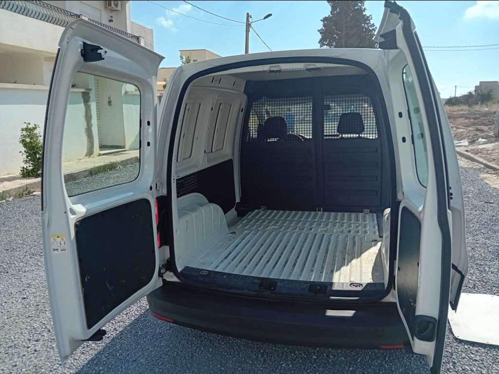 A vendre ou échange caddy diesel 1.6 tdi première main année 2019 tel 55090199