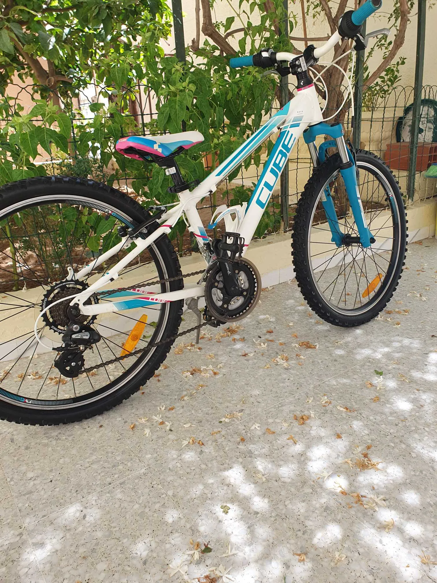 VTT cube race 24pouce alu importer