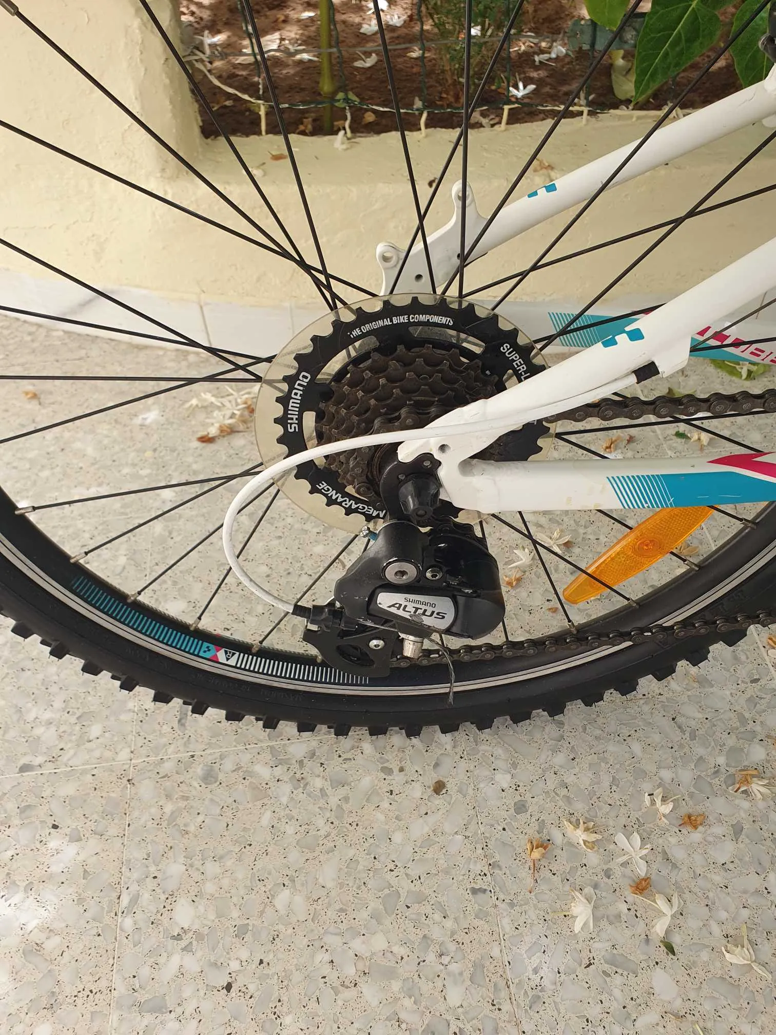 VTT cube race 24pouce alu importer
