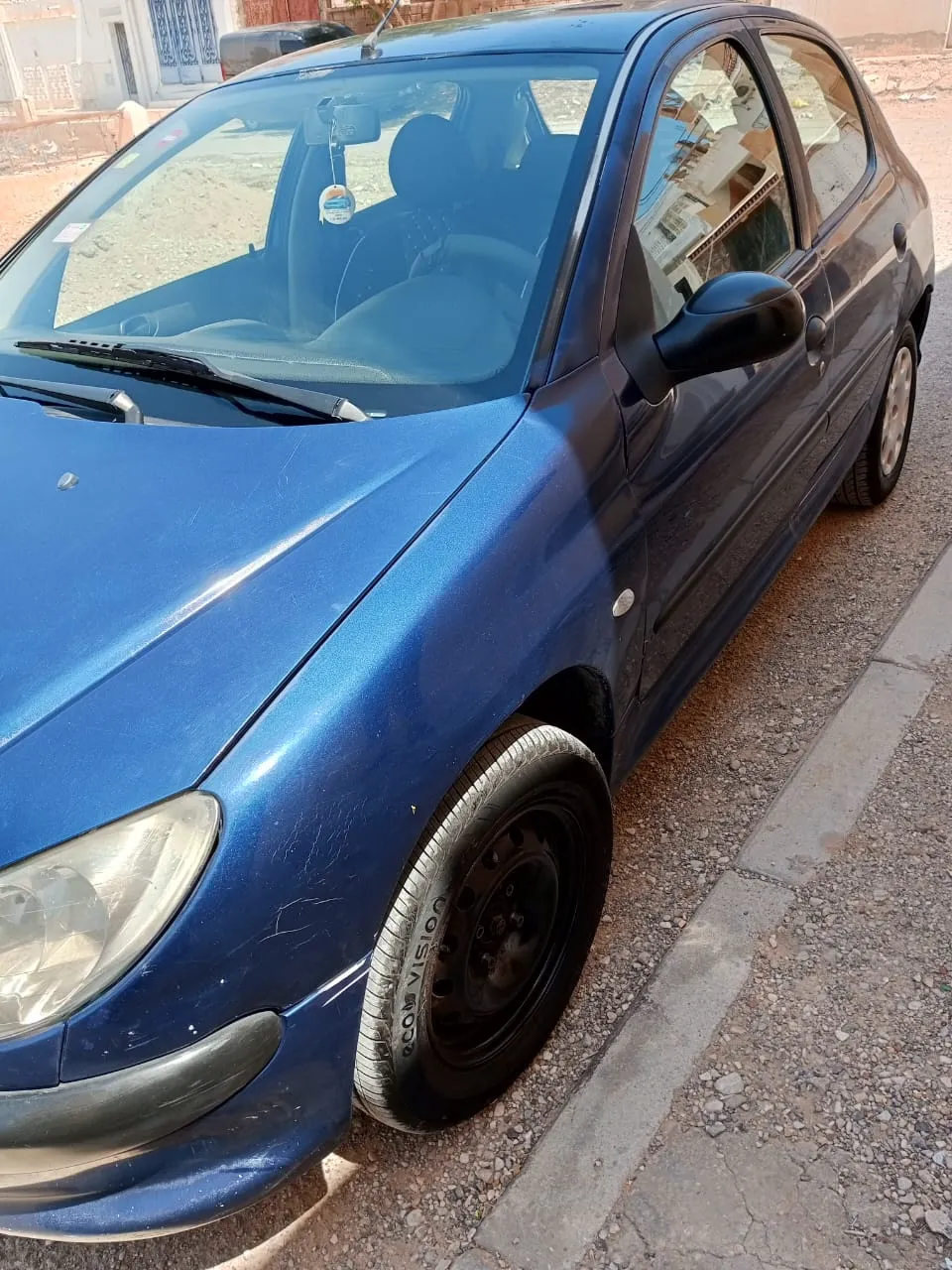 A vendre Peugeot 206 en bonne état 