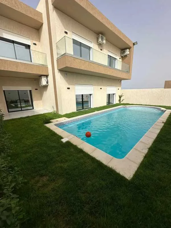 Villa de luxe à vendre – Double façade – Chatt Meriem